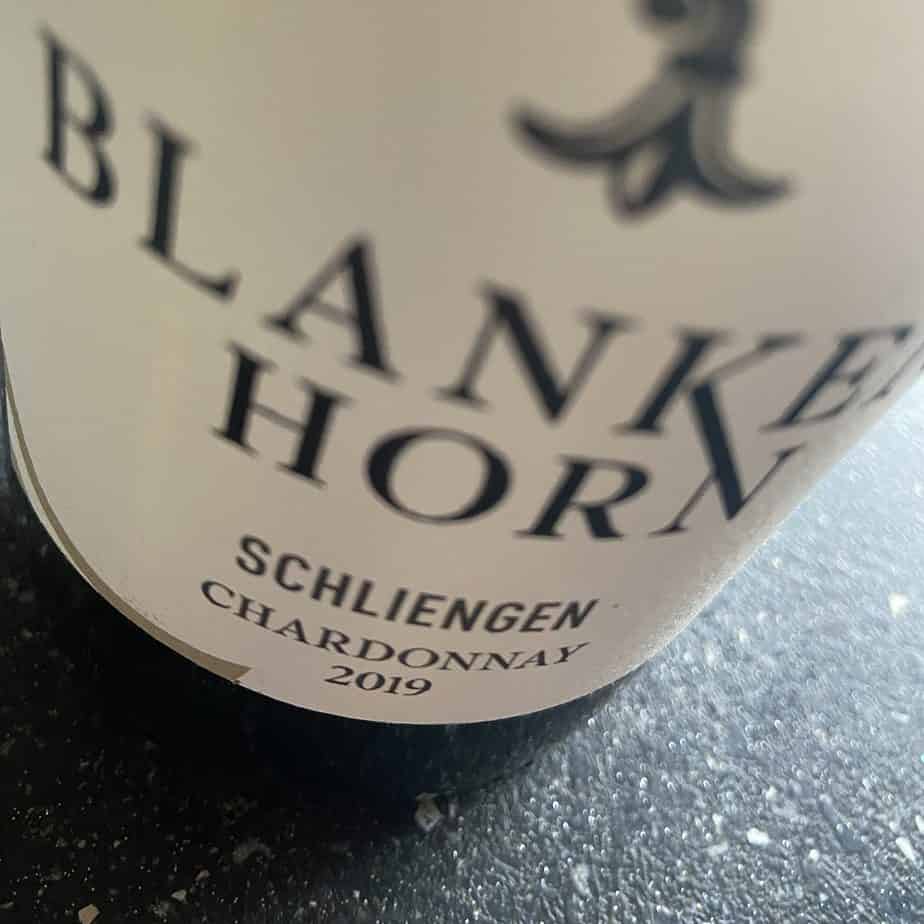 Eine Weinflasche Schliengen Chardonnay vom Weingut Blankenhorn