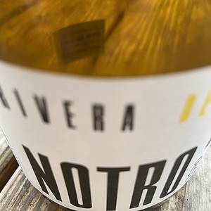 Eine Flasche Rivera del notro blance, ein Naturwein aus Chile
