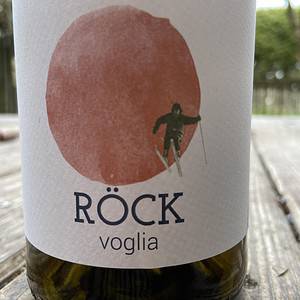Eine Flasche vom Wein Voglia vom Weingut Röck aus Südtirol