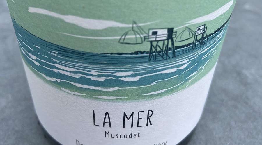 Eine Flasche La Mer, ein Muscadet sur Lie aus Frankreich