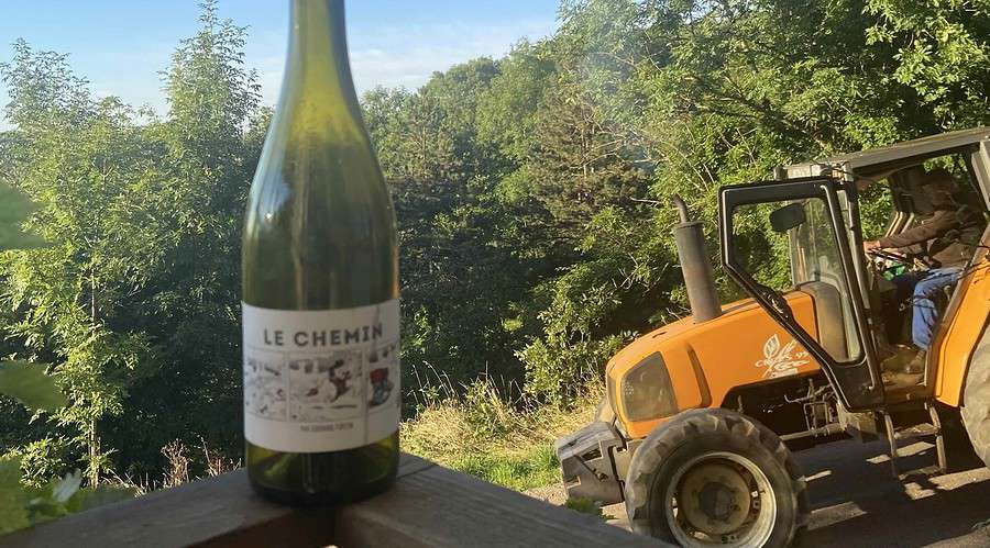 Eine Weinflasche von Edouard Fortin. Le Chemin. 2021.