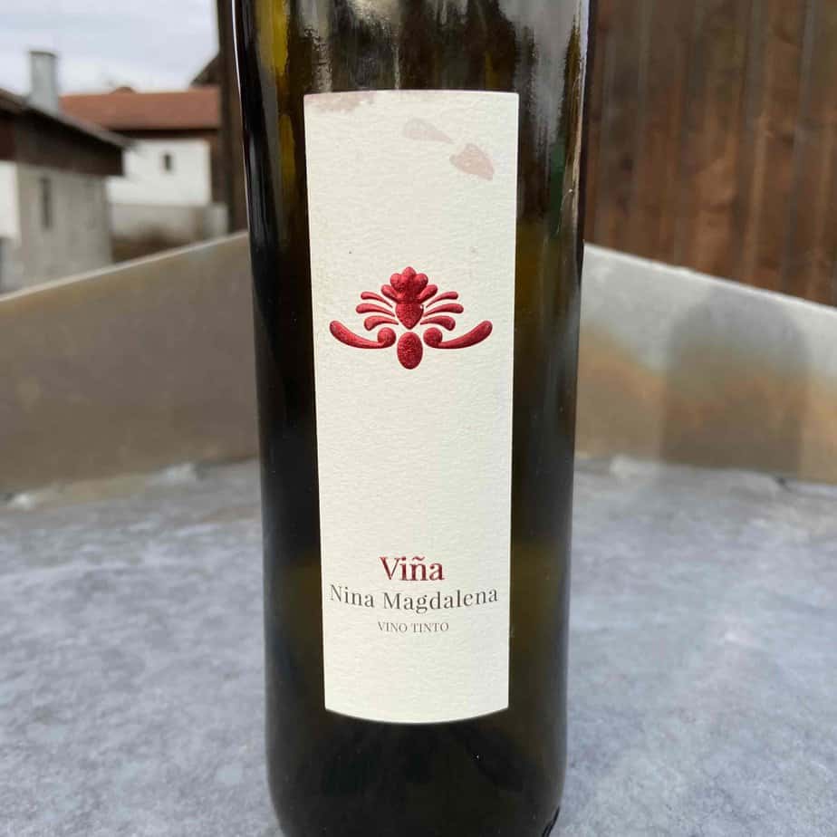 Eine Flasche eines Weines von der Insel Mallorca